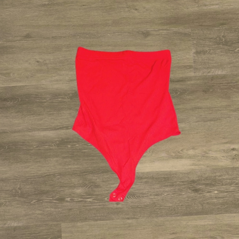 NWOT Red strapless body suit